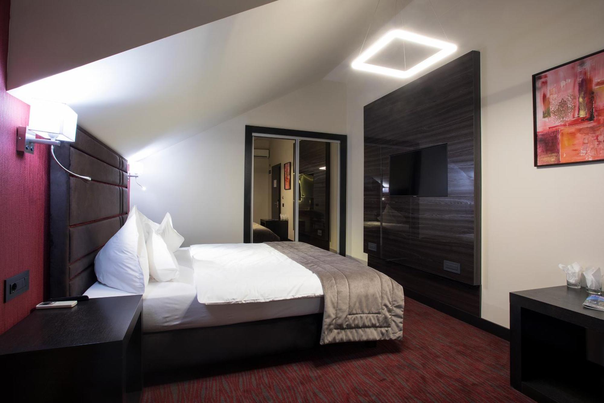 Hotel The Fifth Floor By Old Town 4*